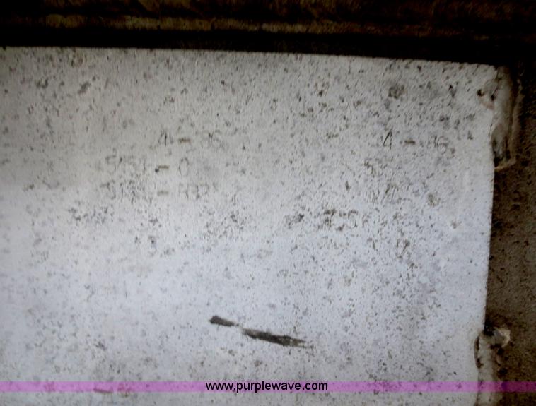 image for item F6826 1986 Heil 9,200 gallon tanker trailer