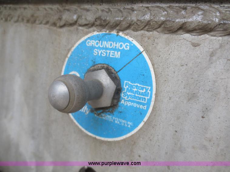 image for item F6826 1986 Heil 9,200 gallon tanker trailer