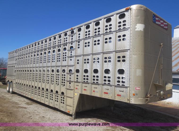 image for item F6834 1990 Wilson PSDCL-308 aluminum cattle pot trailer