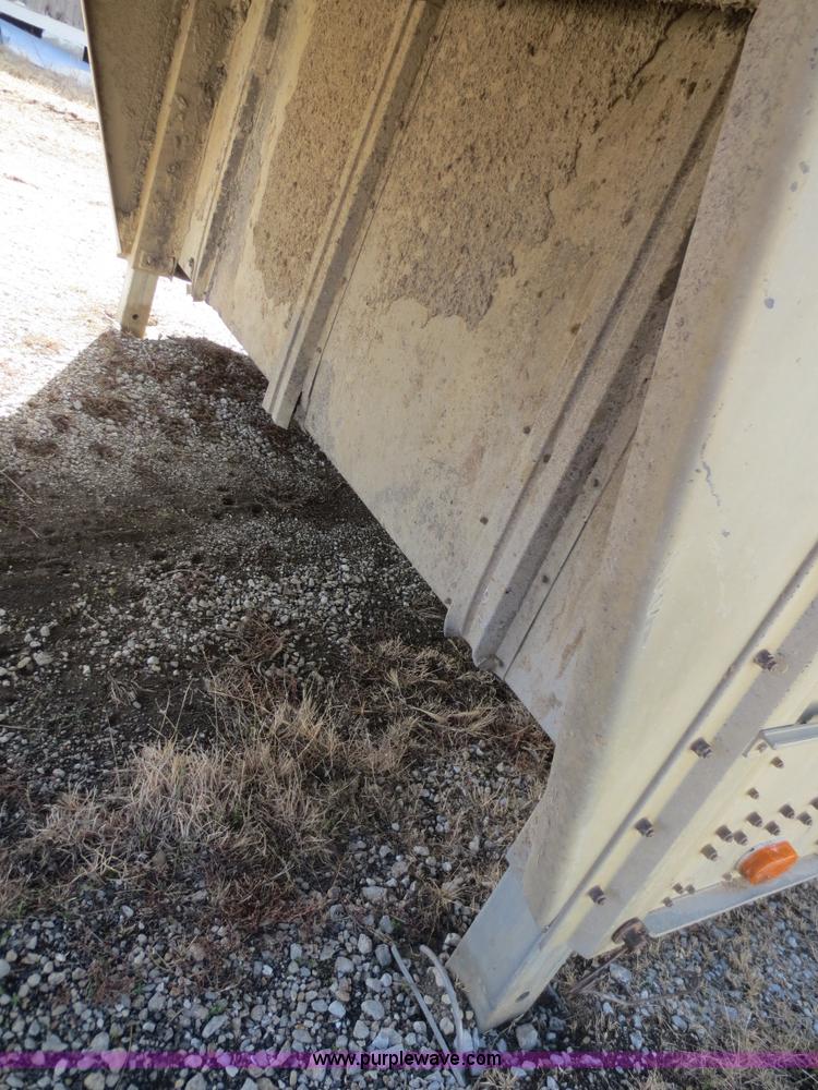 image for item F6834 1990 Wilson PSDCL-308 aluminum cattle pot trailer