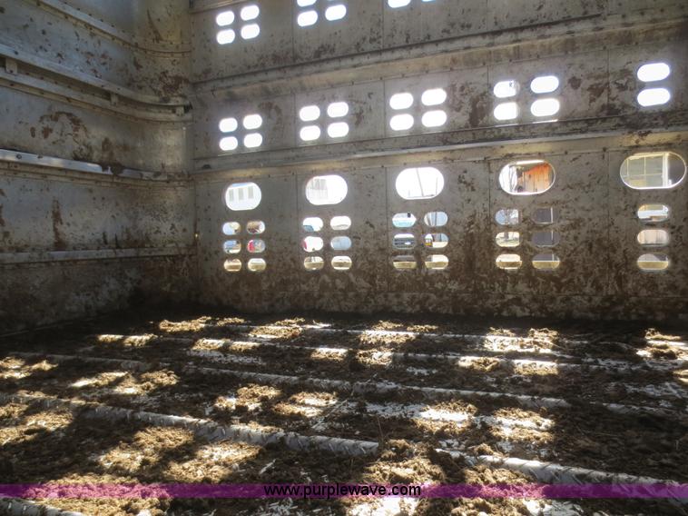 image for item F6834 1990 Wilson PSDCL-308 aluminum cattle pot trailer