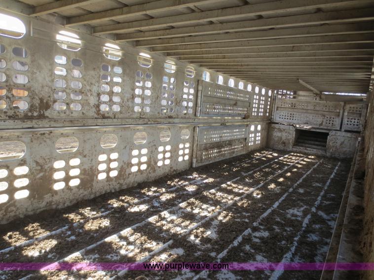 image for item F6834 1990 Wilson PSDCL-308 aluminum cattle pot trailer