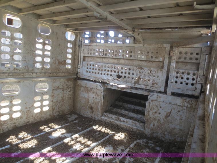 image for item F6834 1990 Wilson PSDCL-308 aluminum cattle pot trailer