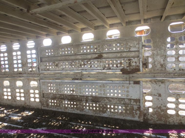 image for item F6834 1990 Wilson PSDCL-308 aluminum cattle pot trailer