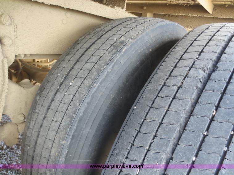 image for item F6834 1990 Wilson PSDCL-308 aluminum cattle pot trailer