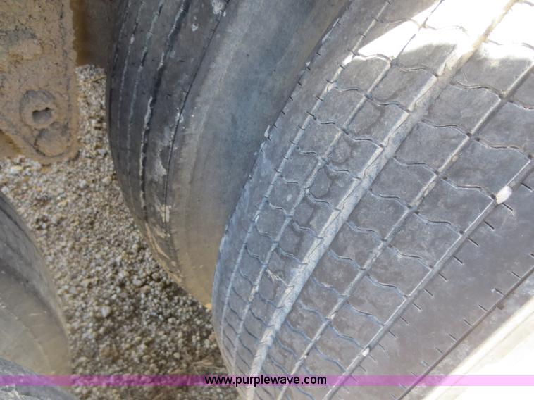 image for item F6834 1990 Wilson PSDCL-308 aluminum cattle pot trailer