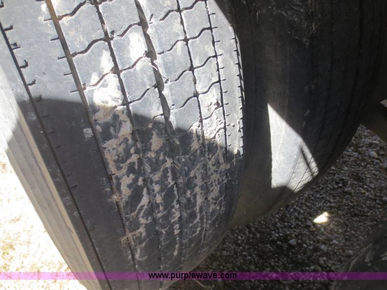 image for item F6834 1990 Wilson PSDCL-308 aluminum cattle pot trailer