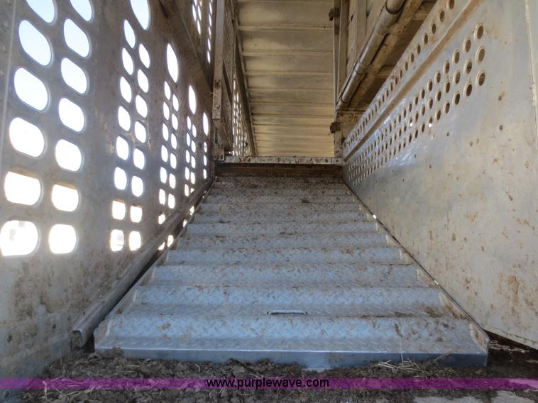 image for item F6834 1990 Wilson PSDCL-308 aluminum cattle pot trailer