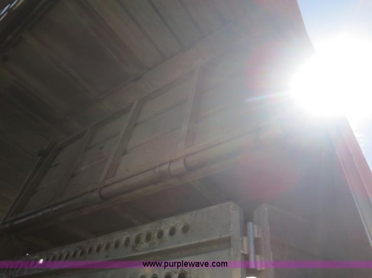 image for item F6834 1990 Wilson PSDCL-308 aluminum cattle pot trailer