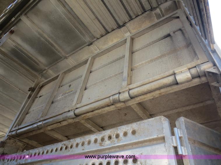 image for item F6834 1990 Wilson PSDCL-308 aluminum cattle pot trailer