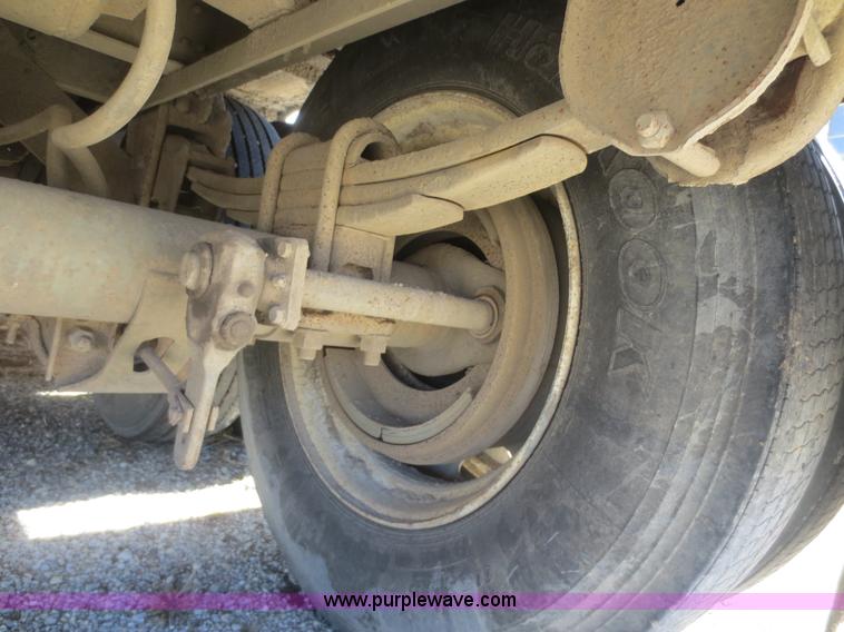 image for item F6834 1990 Wilson PSDCL-308 aluminum cattle pot trailer