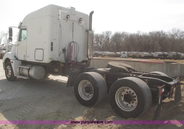 image for item F7341 2005 Freightliner Columbia CL120 semi truck