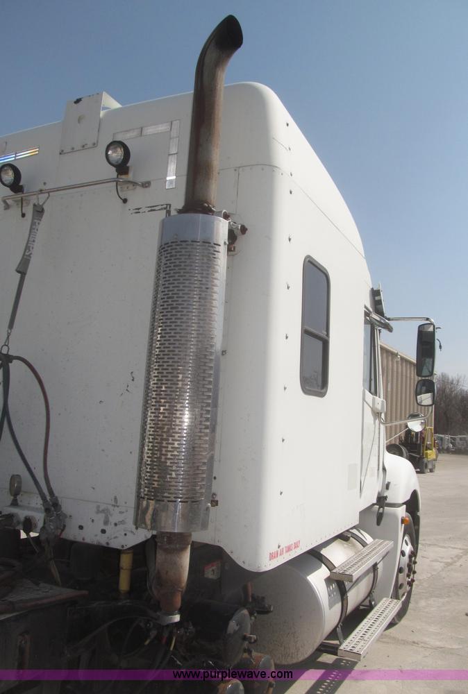 image for item F7341 2005 Freightliner Columbia CL120 semi truck