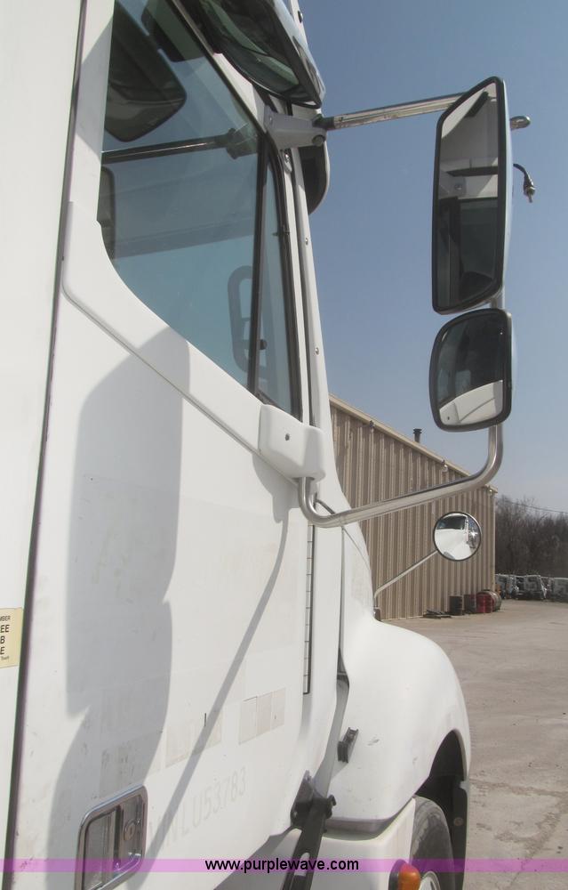 image for item F7341 2005 Freightliner Columbia CL120 semi truck