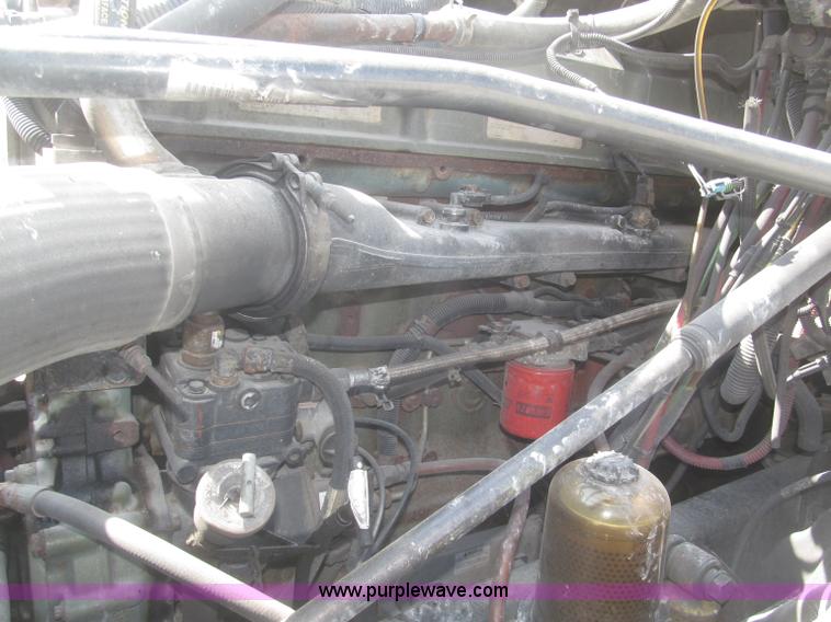 image for item F7341 2005 Freightliner Columbia CL120 semi truck