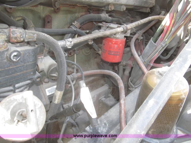 image for item F7341 2005 Freightliner Columbia CL120 semi truck