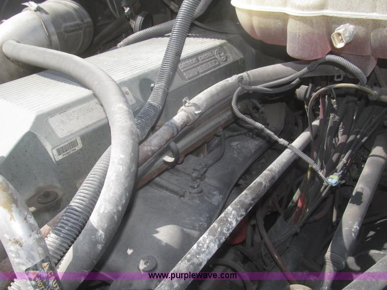 image for item F7341 2005 Freightliner Columbia CL120 semi truck