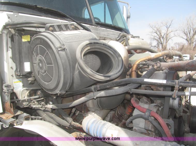 image for item F7341 2005 Freightliner Columbia CL120 semi truck