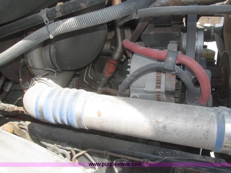 image for item F7341 2005 Freightliner Columbia CL120 semi truck