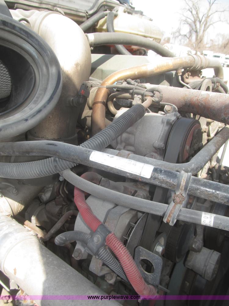 image for item F7341 2005 Freightliner Columbia CL120 semi truck