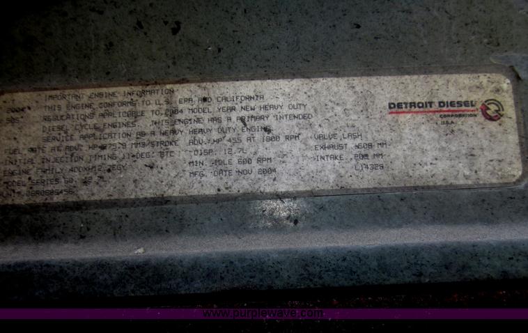 image for item F7341 2005 Freightliner Columbia CL120 semi truck