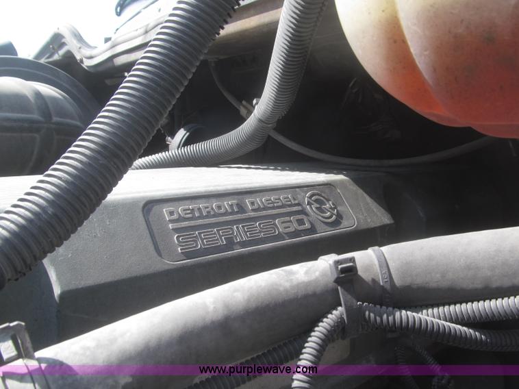 image for item F7341 2005 Freightliner Columbia CL120 semi truck