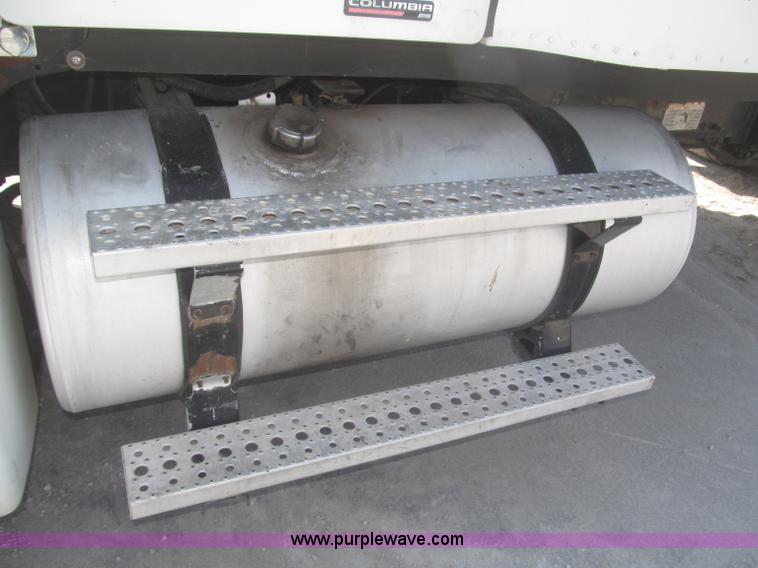 image for item F7341 2005 Freightliner Columbia CL120 semi truck