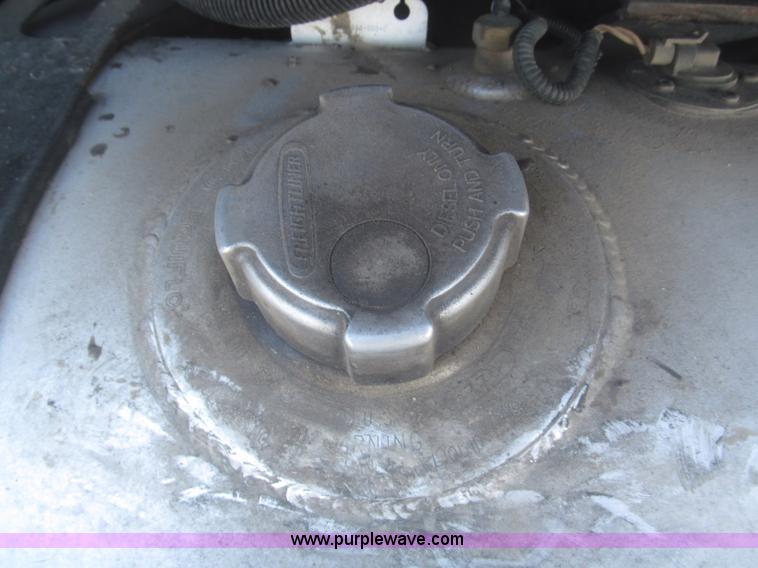 image for item F7341 2005 Freightliner Columbia CL120 semi truck