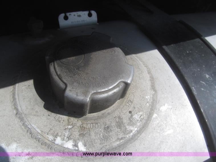 image for item F7341 2005 Freightliner Columbia CL120 semi truck