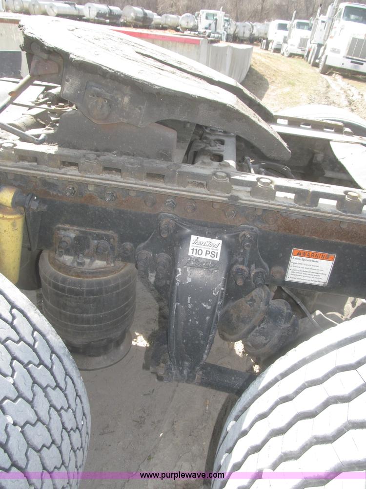 image for item F7341 2005 Freightliner Columbia CL120 semi truck