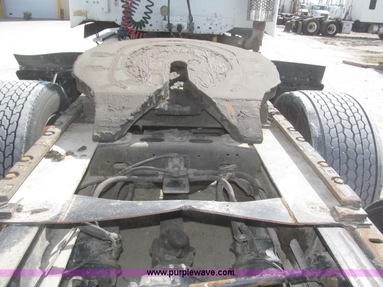 image for item F7341 2005 Freightliner Columbia CL120 semi truck