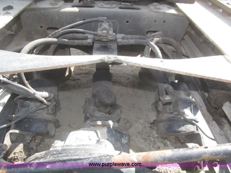 image for item F7341 2005 Freightliner Columbia CL120 semi truck