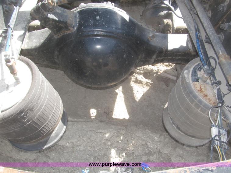 image for item F7341 2005 Freightliner Columbia CL120 semi truck