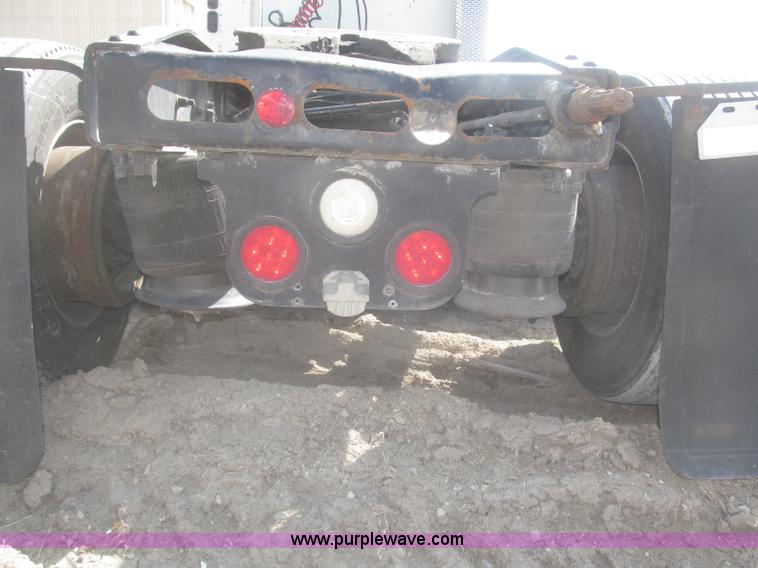 image for item F7341 2005 Freightliner Columbia CL120 semi truck