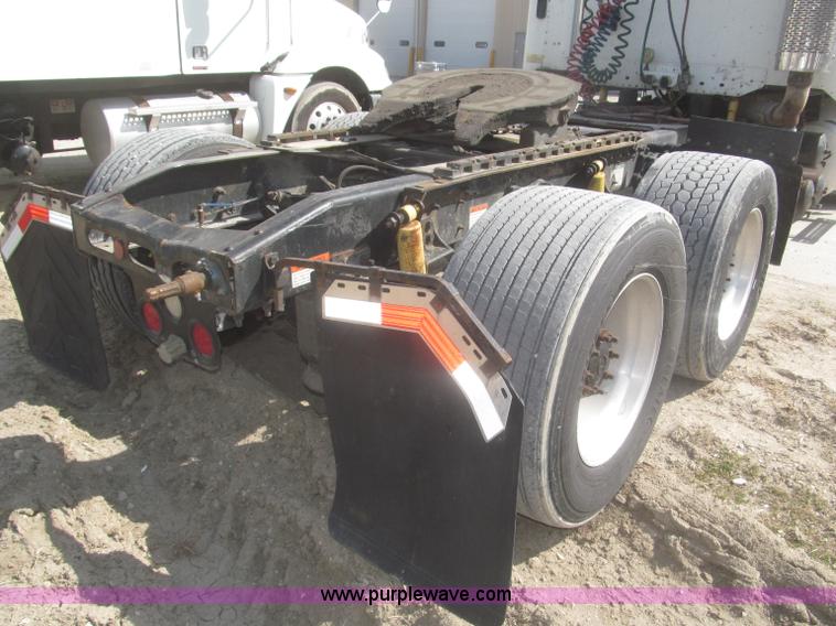 image for item F7341 2005 Freightliner Columbia CL120 semi truck