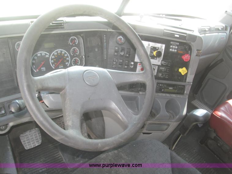 image for item F7341 2005 Freightliner Columbia CL120 semi truck