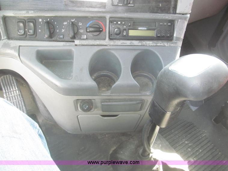 image for item F7341 2005 Freightliner Columbia CL120 semi truck