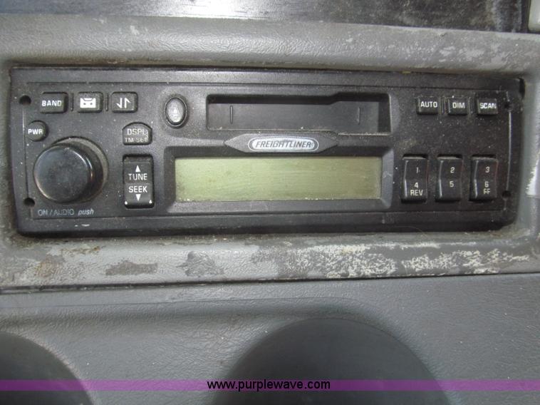 image for item F7341 2005 Freightliner Columbia CL120 semi truck