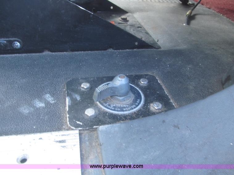 image for item F7341 2005 Freightliner Columbia CL120 semi truck