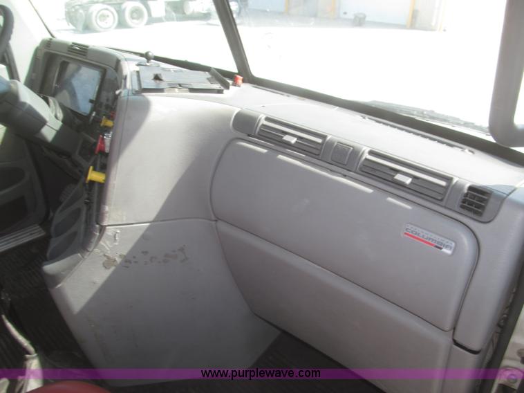 image for item F7341 2005 Freightliner Columbia CL120 semi truck