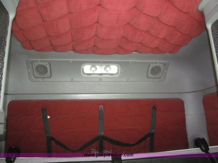 image for item F7341 2005 Freightliner Columbia CL120 semi truck