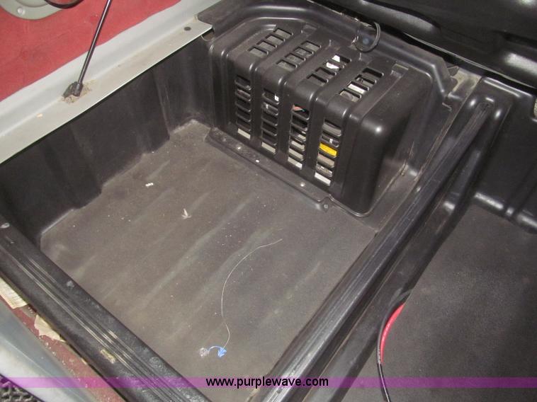 image for item F7341 2005 Freightliner Columbia CL120 semi truck