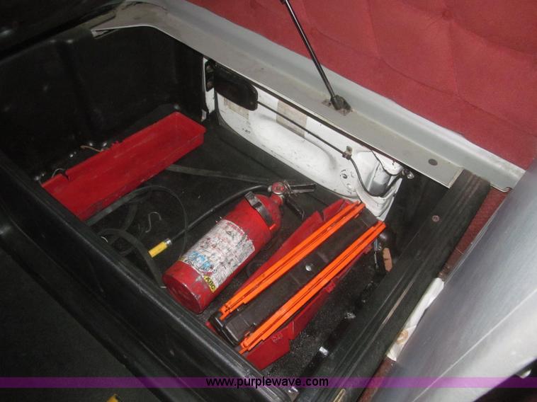 image for item F7341 2005 Freightliner Columbia CL120 semi truck