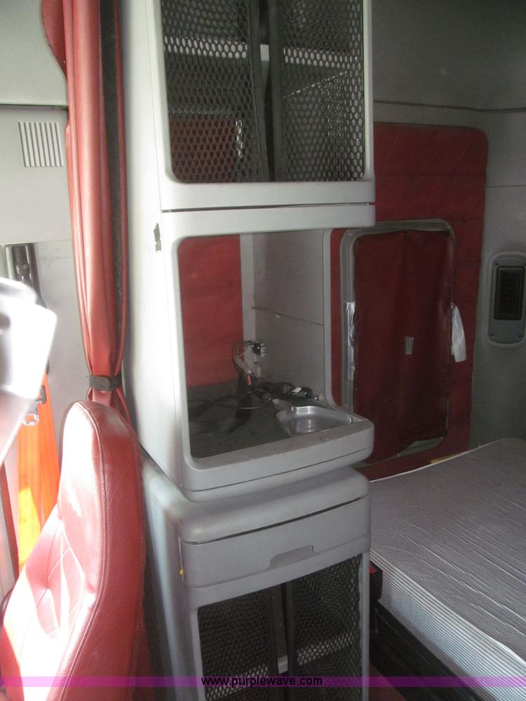 image for item F7341 2005 Freightliner Columbia CL120 semi truck