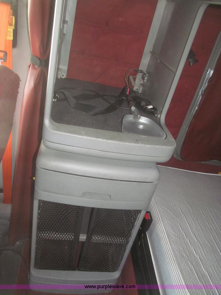 image for item F7341 2005 Freightliner Columbia CL120 semi truck