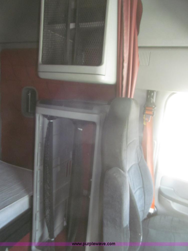 image for item F7341 2005 Freightliner Columbia CL120 semi truck