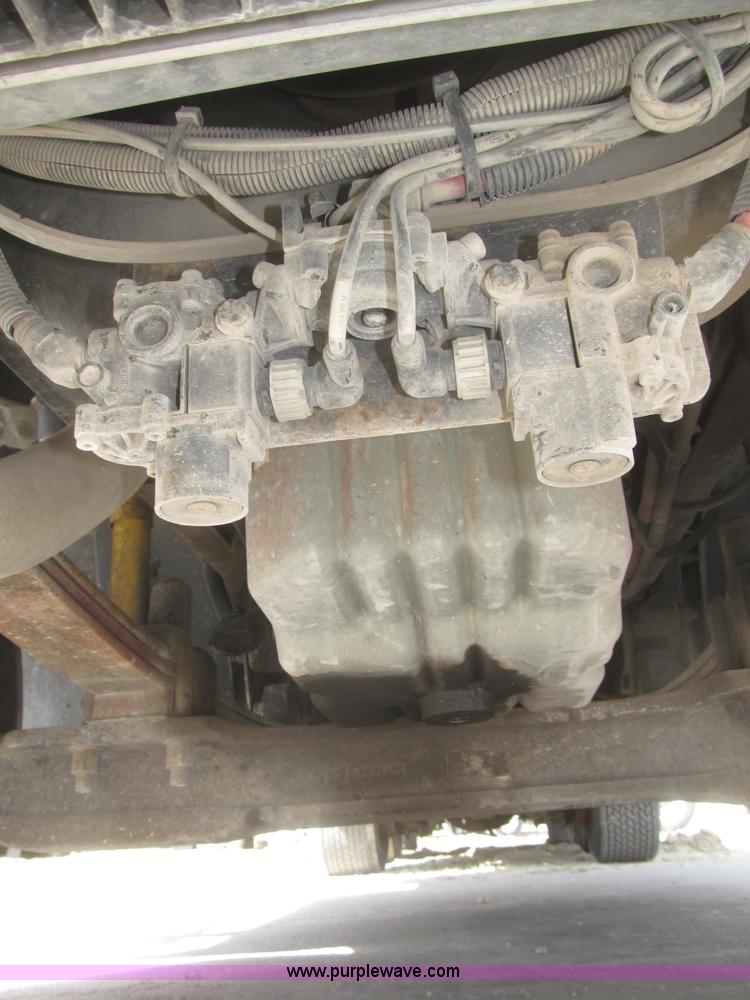 image for item F7341 2005 Freightliner Columbia CL120 semi truck