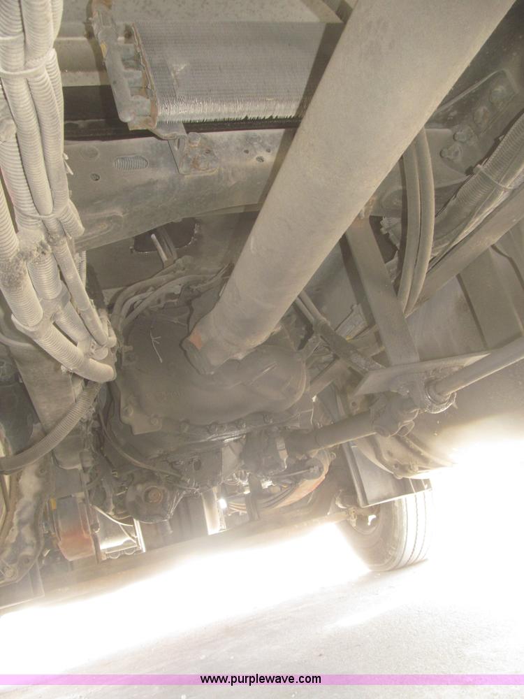 image for item F7341 2005 Freightliner Columbia CL120 semi truck