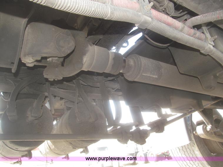 image for item F7341 2005 Freightliner Columbia CL120 semi truck