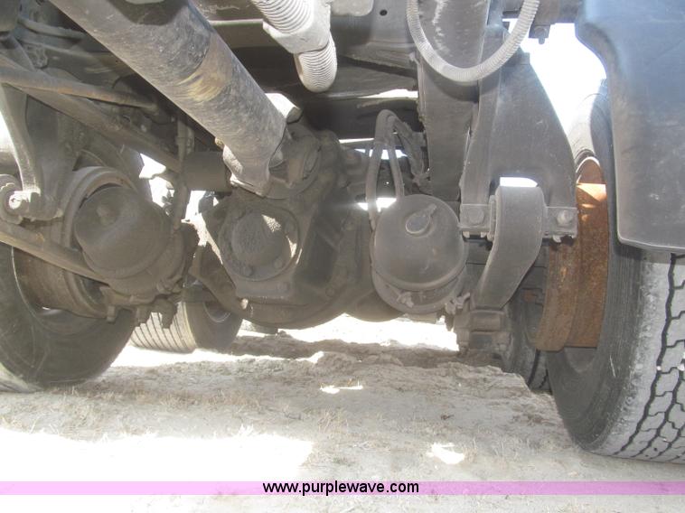 image for item F7341 2005 Freightliner Columbia CL120 semi truck